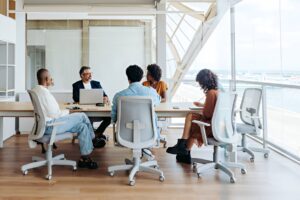 Passation au travail : les 5 étapes essentielles à suivre